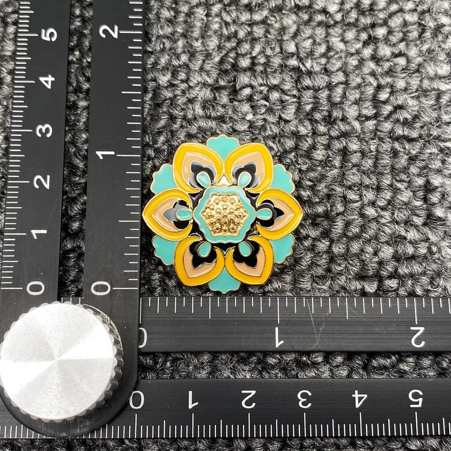 Floral design Green / Yellow Brooch