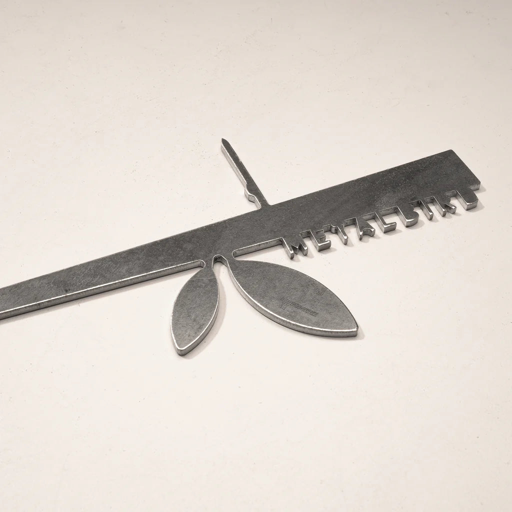 Metal Stick Bird Feeder