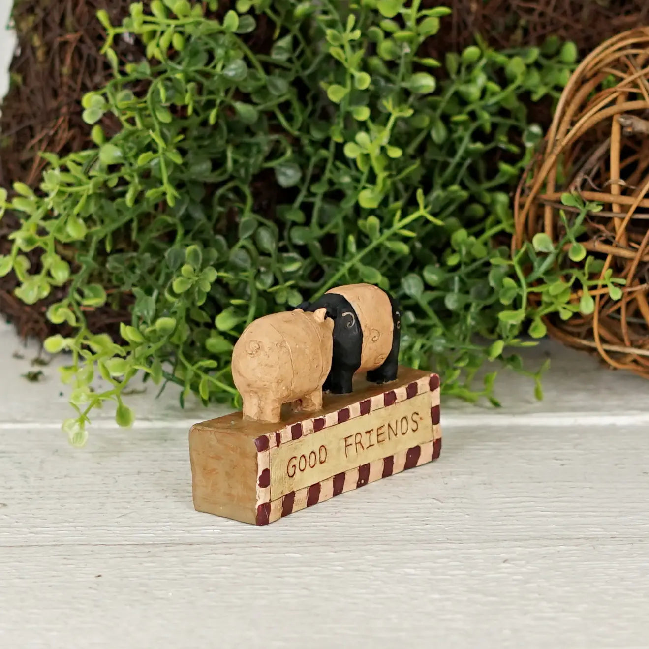 Country Figurine Block-Good Friends Pigs