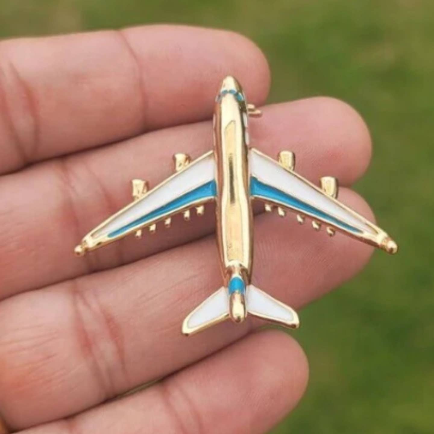 Enamel Airplane Brooch: Stylish Accessory For Aviation Lover