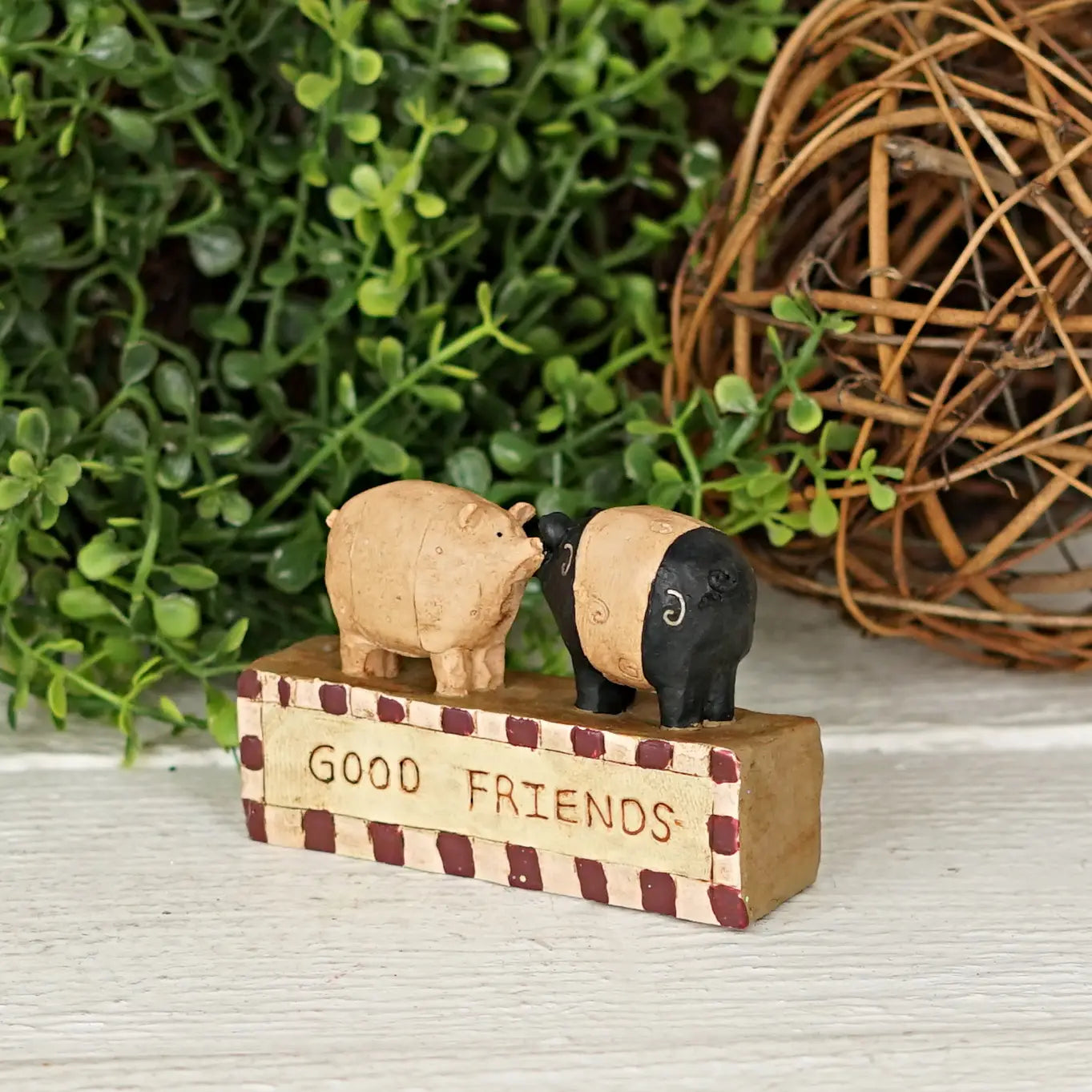 Country Figurine Block-Good Friends Pigs