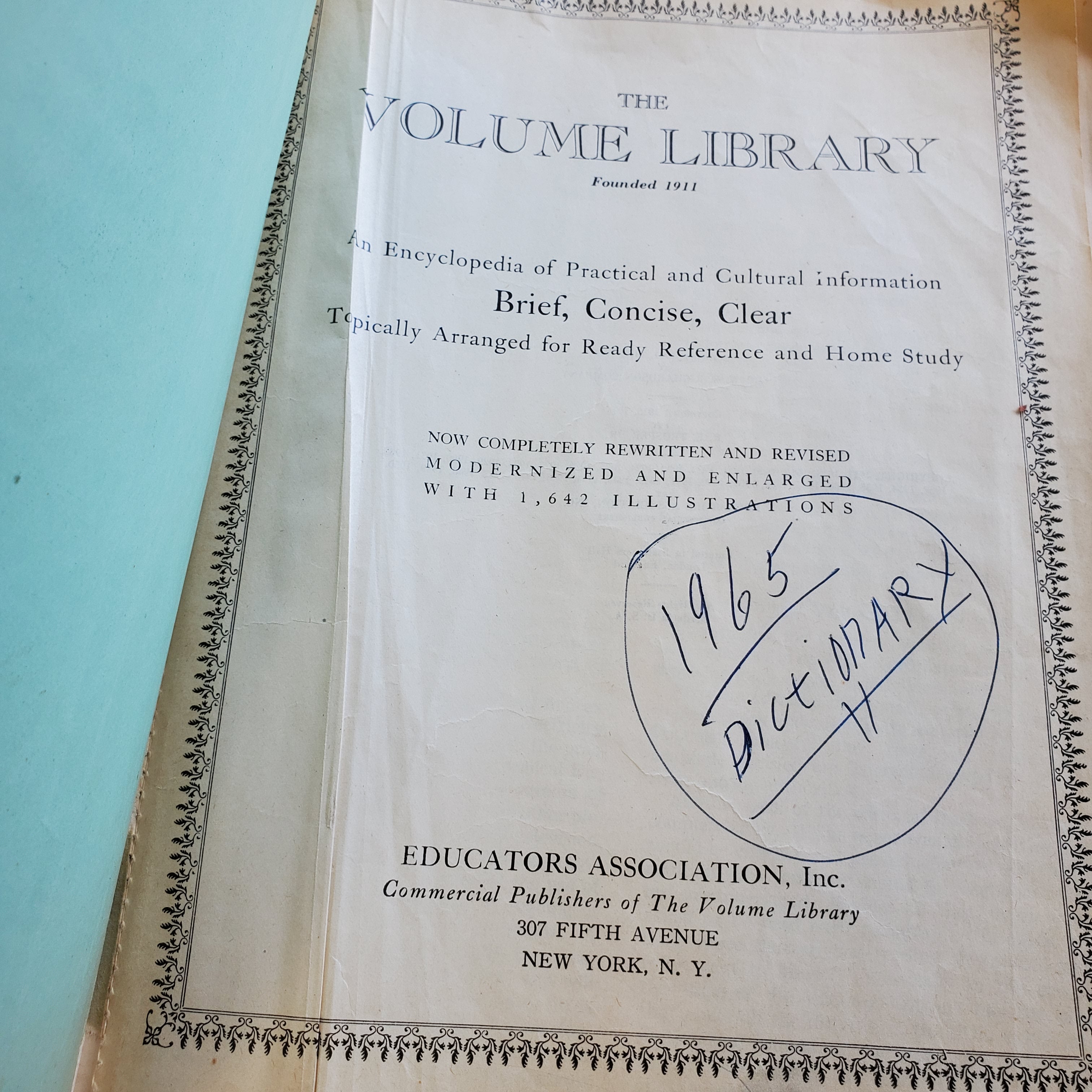 Vintage "The Volume Library" A Comprehensive Reference Book/ Encyclopedia
