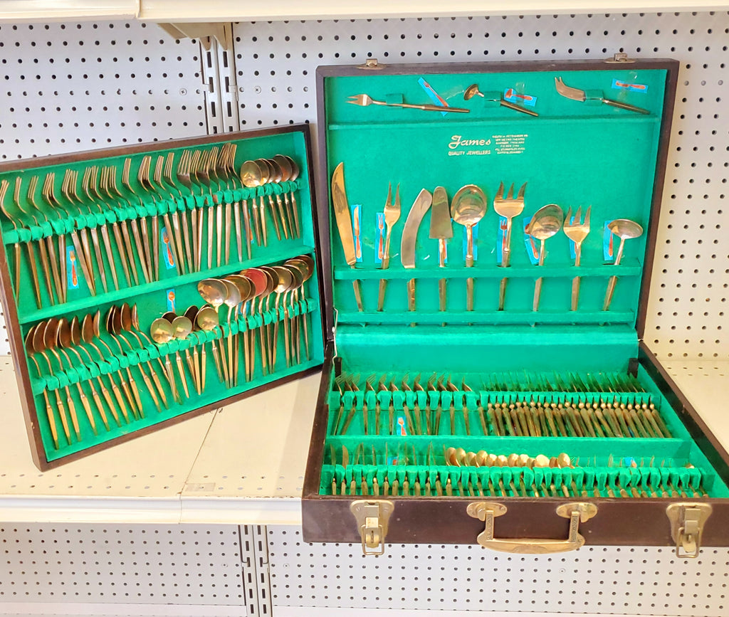 Vintage 144 pc Flatware Set from James Quality Jewelers, Bangkok, Thailand in Wooden Case