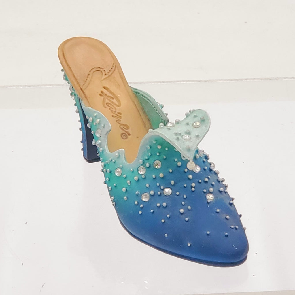 Raine's Just the Right Shoe "The Wave"