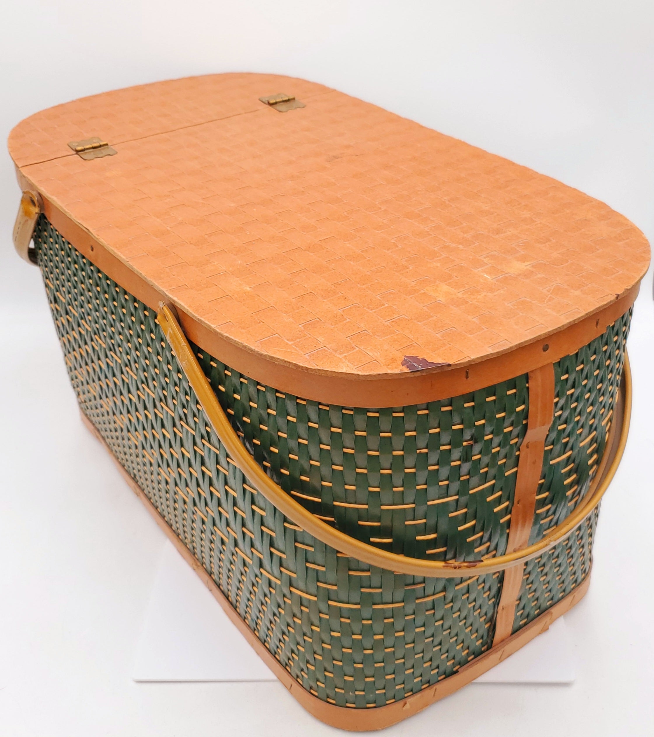 Vintage Burlington HAWKEYE Picnic Basket Green Brown Weave Metal Handles, Hinge Lid with Removable Tray