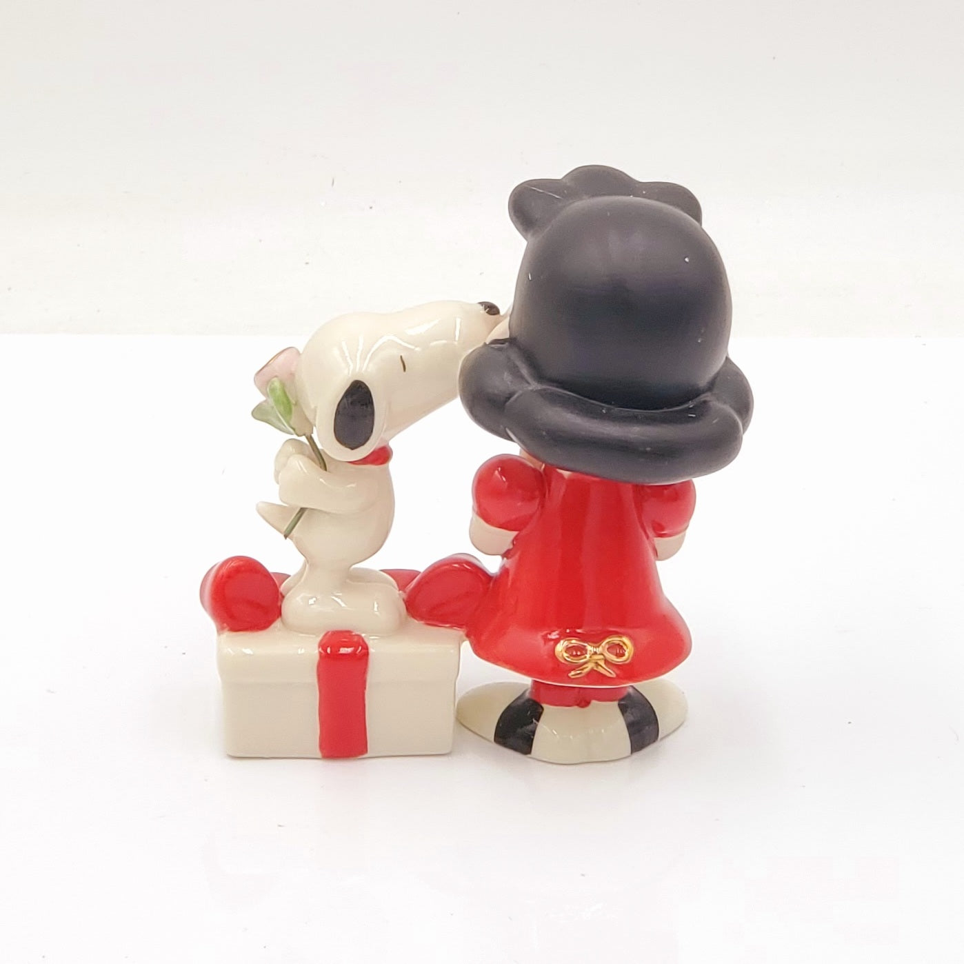 Lenox Peanuts Snoopy Steals A Kiss Figurine Lucy Valentine's Day Beagle