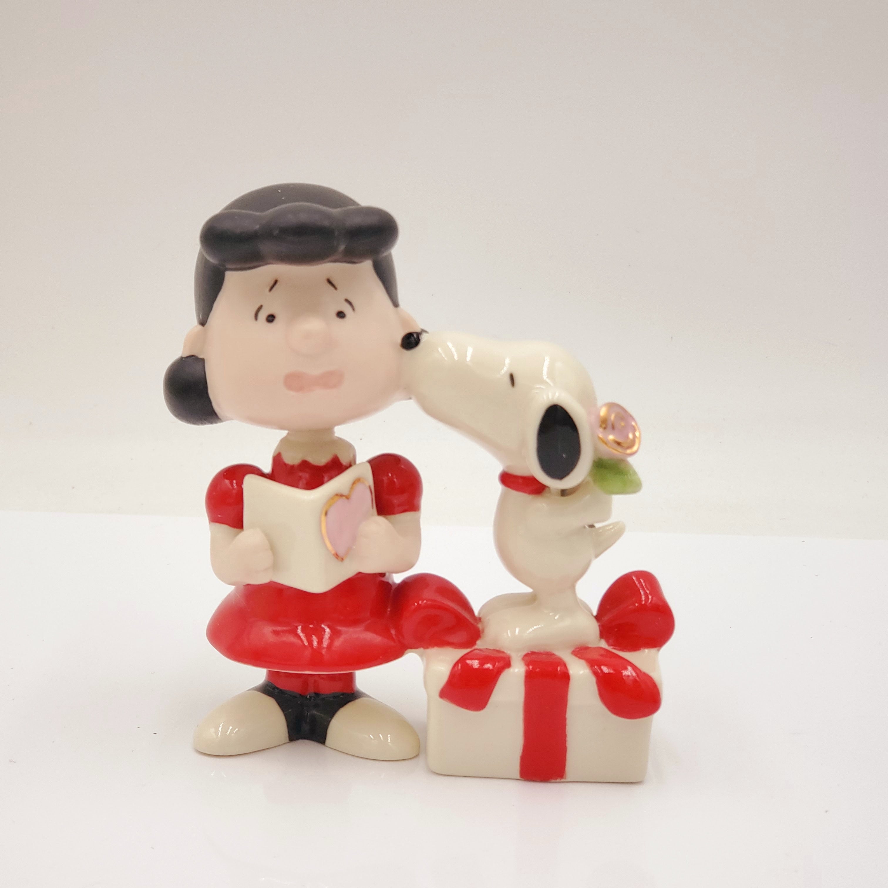 Lenox Peanuts Snoopy Steals A Kiss Figurine Lucy Valentine's Day Beagle