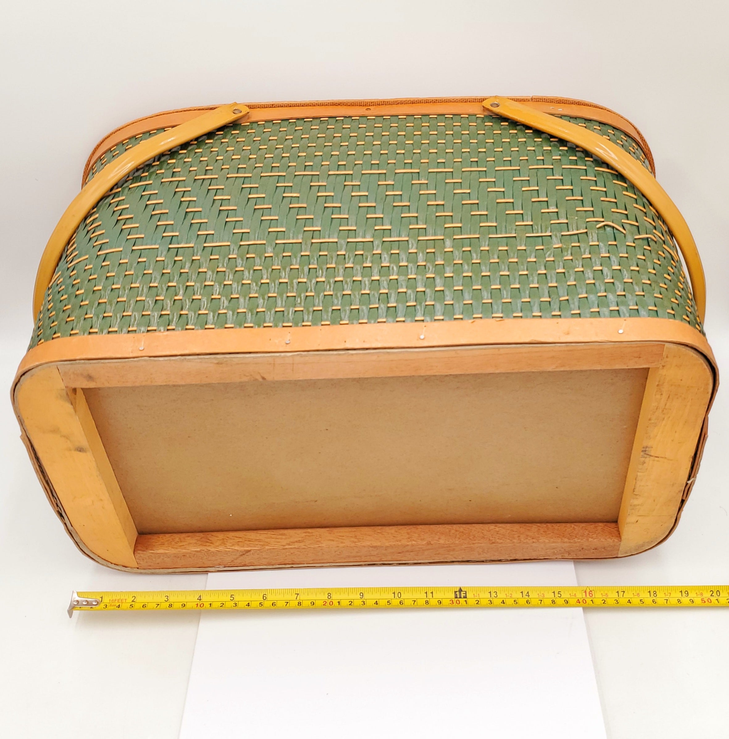 Vintage Burlington HAWKEYE Picnic Basket Green Brown Weave Metal Handles, Hinge Lid with Removable Tray