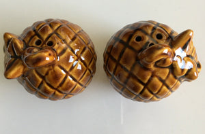 Acorn Salt and Pepper Shakers With Leaf Tray 3 Pc Set